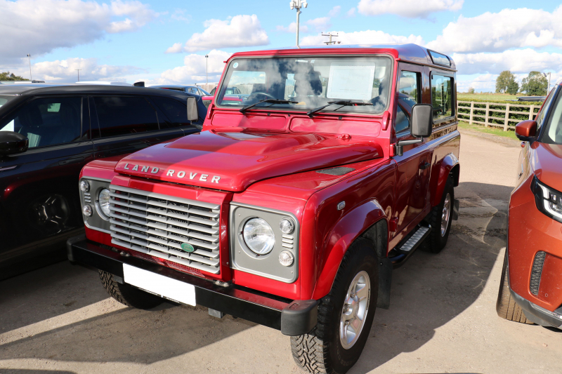 ランドローバーディフェンダー90SW 2.2Tdci XS 半革 純正AW 4人乗り AT換装済 シートヒーター クリアマーカー キーレスエントリー サイドランナー 前後マッドフラップ 背面タイヤ 並行輸入車 右ハンドル 記録簿付