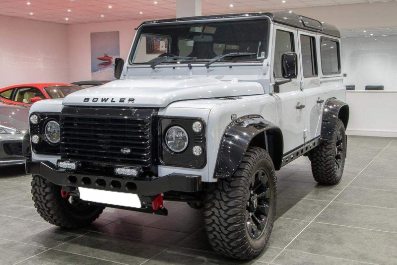 ランドローバーディフェンダー110SW 2.2Tdci LANDMARK EDITION 本革 2DINパネル 18AW BOWLERカスタムカー GRIFFINインテリア アルカンターラ ブラックパック後継 最終モデル 特別限定車 並行輸入車 右ハンドル 記録簿付