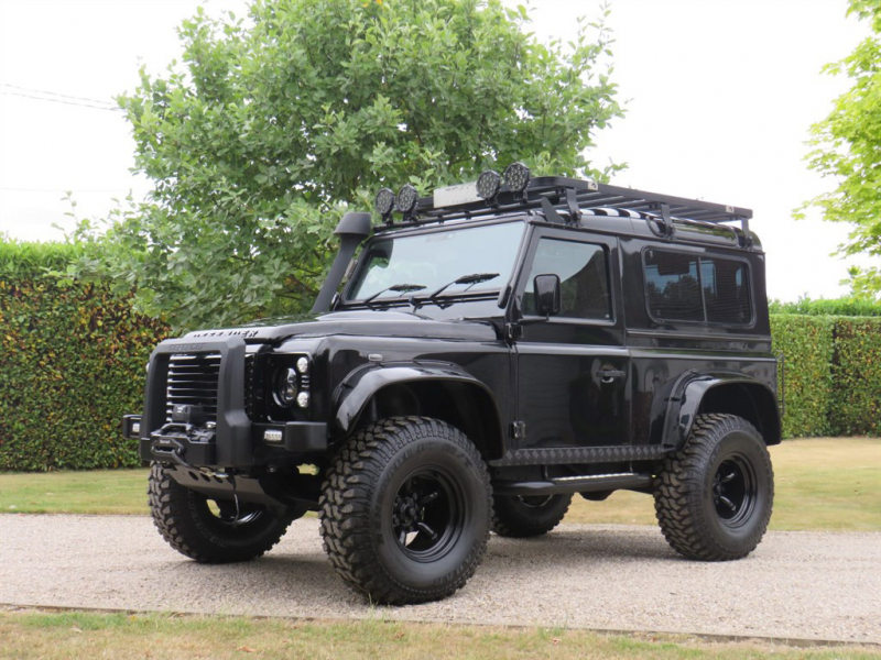 ランドローバーディフェンダー90SW 2.2Tdci XS 半革 2DIN チャレンジャーホイール カスタム車両 Nox/Pm適合 3ナンバー 4人乗り バックカメラ チェッカープレート Aガード ワイドフェンダー ルーフラック 背面タイヤ 並行輸入車 右ハンドル 記録簿付
