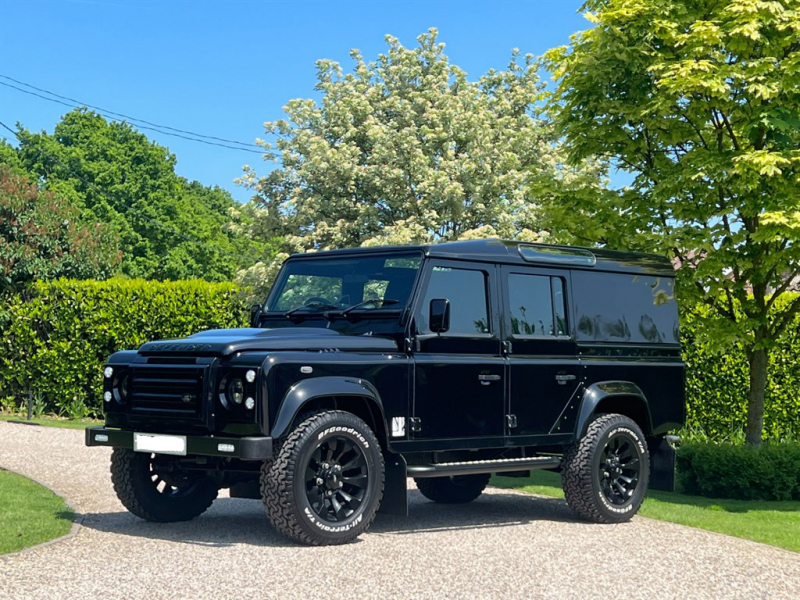 ランドローバーディフェンダー110UW 2.2Tdci XS プレミアムレザーシート sawtoothブラックホイール 5人乗り Nox/Pm適合 3ナンバー アルカンターラ天張 クリアレンズ サイドランナー 前後マッドフラップ 背面タイヤ 並行輸入車 右ハンドル 記録簿付