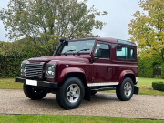 ランドローバー ディフェンダー 90SW 2.2Tdci XS プレミアムレザーシート 4人乗り デュアルフィニッシュAW Nox/Pm適合 3ナンバー シュノーケル クリアレンズ 前後マッドフラップ XSサイドランナー チェッカープレート 背面タイヤ 並行輸入車 右ハンドル 記録簿付の中古車