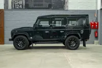 ランドローバー ディフェンダー 110SW WORKS V8 BESPOKE 本革 純正Sawtoothホイール AT車両 70周年記念 特別限定車 150台限定 並行輸入車 左ハンドル 記録簿付の中古車