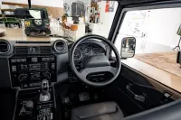 ランドローバー ディフェンダー 90SW WORKS V8 本革 純正Sawtoothホイール 4人乗り AT車両 70周年記念 特別限定車 150台限定 並行輸入車 右ハンドル 記録簿付の中古車