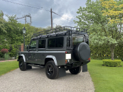 ランドローバー ディフェンダー 110SW 2.2Tdci XS 本革 デュアルフィニッシュブラックAW 7人乗り Nox/Pm適合 3ナンバー Expeditionルーフラック プレミアムレザーシート アルカンターラルーフライニング クリアレンズ 前後マッドフラップ XS サイドランナー 背面タイヤ 並行輸入車 右ハンドル 記録簿付の中古車