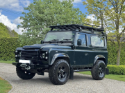 ランドローバー ディフェンダー 90SW 2.2Tdci XS 本革張替 純正BoostブラックAW 4人乗り Nox/Pm適合 3ナンバー ウインチバンパー LEDヘッドライト クリアレンズ チェッカープレート フルカーペット施工 ウッドステアリング ルーフラック 前後マッドフラップ XSサイドランナー 背面タイヤ 並行輸入車 右ハンドル 記録簿付の中古車