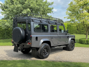 ランドローバー ディフェンダー 110SW 2.2Tdci XS 半革 ブラックSawtoothホイール 7人乗り Nox/Pm適合 3ナンバー Expeditionルーフラック クリアレンズ 前後マッドフラップ XSサイドランナー 背面タイヤ 並行輸入車 右ハンドル 記録簿付の中古車