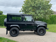 ランドローバー ディフェンダー 90SW 2.2Tdci XS BOWLERカスタム SVXレカロシート Lightweightアルミ 4人乗り Nox/Pm適合 3ナンバー Fast Roadサスペンション ECU Remap ロールゲージ LEDヘッドライト LEDランプ BOWLERパーツ多数  前後マッドフラップ 背面タイヤ 並行輸入車 右ハンドル 記録簿付の中古車