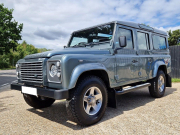 ランドローバー ディフェンダー 110SW 2.2Tdci XS 本革張替 純正デュアルフィニッシュAW 7人乗り AT換装済 Nox/Pm適合 3ナンバー LEDヘッドライト LEDレンズ 社外クルーズコントロールKIT アルカンターラルーフライニング 前後マッドフラップ XSサイドランナー 背面タイヤ 並行輸入車 右ハンドル 記録簿付の中古車