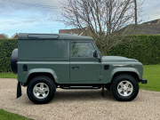 ランドローバー ディフェンダー 90Hardtop 2.2Tdci XS 半革 純正boostホイール 2人乗り Nox/Pm適合 3ナンバー応相談 クリアレンズ アルカンターラルーフライニング 前後マッドフラップ XSサイドランナー 背面タイヤ 並行輸入車 右ハンドル 記録簿付の中古車