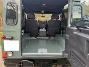 ランドローバー ディフェンダー 90Hardtop 2.2Tdci XS 半革 純正boostホイール 2人乗り Nox/Pm適合 3ナンバー応相談 クリアレンズ アルカンターラルーフライニング 前後マッドフラップ XSサイドランナー 背面タイヤ 並行輸入車 右ハンドル 記録簿付の中古車
