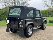 ランドローバー ディフェンダー 90 SOFTTOP 2.4Tdci SVX 60周年記念 特別限定車 専用レカロシート 専用AW 2人乗り Nox/Pm適合 Heavy Dutyフレーム クリアレンズ  前後マッドフラップ SVXランナー 背面タイヤ 並行輸入車 右ハンドル 記録簿付の中古車