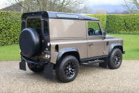 ランドローバー ディフェンダー 90HT 2.2Tdci X-TECH ナラブロンズ リミテッドエディション 半革 純正ブラックSawtoothホイール 特別限定車 2人乗り Nox/Pm適合 前後マッドフラップ サイドランナー リアNASステップ NASランプ 背面タイヤ 並行輸入車 右ハンドル 記録簿付の中古車