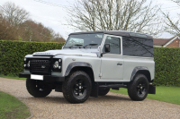 ランドローバー ディフェンダー 90HT 2.2Tdci XS 本革 純正ディアルフィニッシュAW パノラミックウインドウ Nox/Pm適合 アドベンチャーグリル クリアLEDヘッドライト アルカンターラルーフライニング プレミアムレザーシート  前後マッドフラップ サイドランナー 背面タイヤ 並行輸入車 右ハンドル 記録簿付の中古車