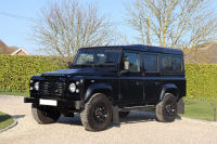 ランドローバー ディフェンダー 110SW 2.2Tdci XS 半革 SawtoothブラックAW 7人乗り Nox/Pm適合 3ナンバー アルカンターラルーフライニング フルカーペット施工 クリアレンズ 前後マッドフラップ XSサイドランナー 背面タイヤ 並行輸入車 右ハンドル 記録簿付の中古車