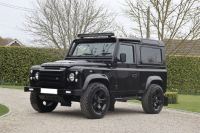 ランドローバー ディフェンダー 90SW 2.2Tdci XS 本革 社外AW 4人乗り URBAN TRUCK Nox/Pm適合 3ナンバー 社外Fグリル LEDバンパー LEDNASレンズ  クリアマーカー 社外エアベント 前後マッドフラップ サイドランナー 背面タイヤ 並行輸入車 右ハンドル 記録簿付の中古車