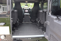 ランドローバー ディフェンダー 90SW 2.2Tdci XS 本革 社外AW 4人乗り URBAN TRUCK Nox/Pm適合 3ナンバー 社外Fグリル LEDバンパー LEDNASレンズ  クリアマーカー 社外エアベント 前後マッドフラップ サイドランナー 背面タイヤ 並行輸入車 右ハンドル 記録簿付の中古車