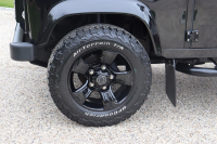 ランドローバー ディフェンダー 90SW 2.2Tdci XS 本革 社外AW 4人乗り URBAN TRUCK Nox/Pm適合 3ナンバー 社外Fグリル LEDバンパー LEDNASレンズ  クリアマーカー 社外エアベント 前後マッドフラップ サイドランナー 背面タイヤ 並行輸入車 右ハンドル 記録簿付の中古車
