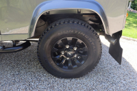 ランドローバー ディフェンダー 90 PICKUP 2.2Tdci Sawtoothブラックホイール 2人乗り Nox/Pm適合 クリアレンズ トノカバー 前後マッドフラップ XSサイドランナー 並行輸入車 右ハンドル 記録簿付の中古車