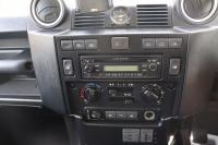 ランドローバー ディフェンダー 110SW 2.2Tdci XS 半革 純正Boostホイール 7人乗り Nox/Pm適合 3ナンバー コンビニエンスパック クリアレンズ 前後マッドフラップ XSサイドランナー 背面タイヤ 並行輸入車 右ハンドル 記録簿付の中古車