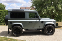 ランドローバー ディフェンダー 90SW 2.2Tdci XS 半革 TWISTED18AW 4人乗り Nox/Pm適合 3ナンバー BFGタイヤ 社外グリル ブラックアンダーガード LEDヘッドライト LEDレンズ LEDバンパー エボニーヘッドライナー  前後マッドフラップ サイドランナー 背面タイヤ 並行輸入車 右ハンドル 記録簿付の中古車