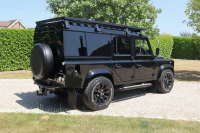 ランドローバー ディフェンダー 110UW 2.2Tdci XS UrbanTruck カスタム車両 SawtoothブラックAW 7人乗り Nox/Pm適合 3ナンバー KBXフロントグリルキット LEDヘッドライト LEDランプ LEDバンパー Fレカロシート エボニーヘッドライナー リアNASステップ 前後マッドフラップ サイドランナー 背面タイヤ 並行輸入車 右ハンドル 記録簿付の中古車