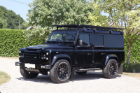 ランドローバー ディフェンダー 110UW 2.2Tdci XS UrbanTruck カスタム車両 SawtoothブラックAW 7人乗り Nox/Pm適合 3ナンバー KBXフロントグリルキット LEDヘッドライト LEDランプ LEDバンパー Fレカロシート エボニーヘッドライナー リアNASステップ 前後マッドフラップ サイドランナー 背面タイヤ 並行輸入車 右ハンドル 記録簿付の中古車