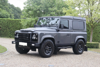 ランドローバー ディフェンダー 90SW 2.2Tdci XS 本革張替 SawtoothブラックAW 4人乗り 後期最終PUMAモデル Nox/Pm適合 3ナンバー ブラックルーフ LEDヘッドライト LEDレンズ アルカンターラルーフライニング 前後マッドフラップ XSサイドランナー 背面タイヤ 並行輸入車 右ハンドル 記録簿付の中古車