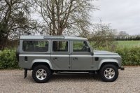 ランドローバー ディフェンダー 110SW 2.2Tdci XS 半革 純正デュアルフィニッシュAW 7人乗り 後期最終PUMAモデル ワンオーナー車 AT換装 Nox/Pm適合 3ナンバー クリアレンズ  コールドクライメイトパック 前後マッドフラップ  サイドランナー 背面タイヤ 並行輸入車 右ハンドル 記録簿付の中古車