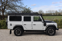 ランドローバー ディフェンダー 110SW 2.2Tdci アドベンチャーエディション 本革 専用AW 7人乗り セレブレーションモデル 特別限定車 全世界限定600台 シュノーケル ルーフキャリア アルカンターラルーフライナー 背面タイヤ 並行輸入車 右ハンドル 記録簿付の中古車