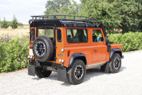 ランドローバー ディフェンダー 90SW 2.2Tdci アドベンチャーED 本革 純正専用AW 後期最終PUMAモデル セレブレーションシリーズ 世界限定600台 Nox/Pm適合 3ナンバー 限定カラー コレクターズ車両 並行輸入車 右ハンドル 記録簿付の中古車