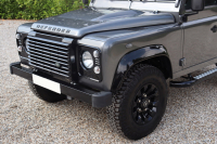 ランドローバー ディフェンダー 90HT 2.2Tdci XS 半革 純正SawtoothブラックAW 2人乗り Nox/Pm適合 3ナンバー ブラックパック  XSサイドランナー 背面タイヤ 並行輸入車 右ハンドル  記録簿付の中古車