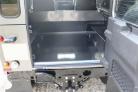 ランドローバー ディフェンダー 90HT 2.2Tdci XS 半革 純正SawtoothブラックAW 2人乗り Nox/Pm適合 3ナンバー ブラックパック  XSサイドランナー 背面タイヤ 並行輸入車 右ハンドル  記録簿付の中古車