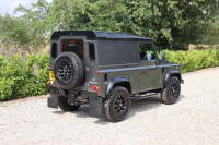 ランドローバー ディフェンダー 90HT 2.2Tdci XS 半革 純正SawtoothブラックAW 2人乗り Nox/Pm適合 3ナンバー ブラックパック  XSサイドランナー 背面タイヤ 並行輸入車 右ハンドル  記録簿付の中古車