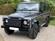 ランドローバー ディフェンダー 110SW 2.2Tdci XS 半革 SawtoothブラックAW 本国新品AT換装済 7人乗り Nox/Pm適合 3ナンバー キーレス シートヒーター ブラックパック クリアレンズ サイドランナー 前後マッドフラップ  背面タイヤ 並行輸入車 右ハンドル 記録簿付の中古車