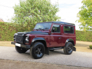 ランドローバー ディフェンダー 90SW 2.2Tdci ランドマークエディション 本革 限定AW 特別限定車 最終モデル 4人乗り Nox/Pm適合 3ナンバー ブラックパック後継  クリアレンズ サイドランナー 前後マッドフラップ 背面タイヤ 並行輸入車 右ハンドル 記録簿付の中古車