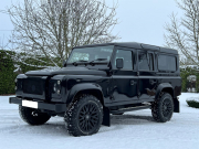 ランドローバー ディフェンダー 110SW 2.2Tdci XS 半革 KAHN18ブラックホイール 7人乗り Nox/Pm適合 3ナンバー KAHNフロントグリル LEDヘッドライト クリアLEDレンズ  前後マッドプラップ サイドランナー 背面タイヤ 並行輸入車 右ハンドル 記録簿付の中古車