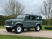 ランドローバー ディフェンダー 110SW 2.2Tdci Country ホワイトスチールホイール 5人乗り Nox/Pm適合 3ナンバー ヘリテイジグリル  クリアレンズ 前後マッドフラップ サイドライナー 背面タイヤ 並行輸入車 右ハンドル 記録簿付の中古車